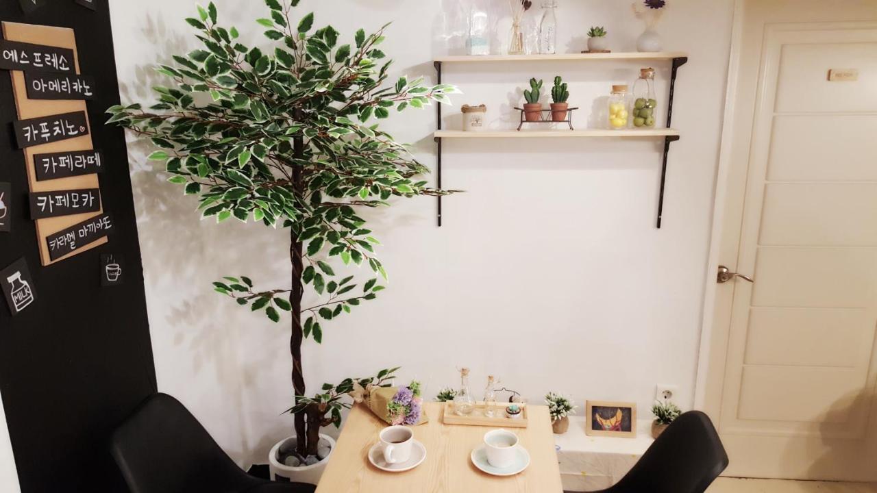 Hongdae Mainstreet Two Room House Сеул Экстерьер фото
